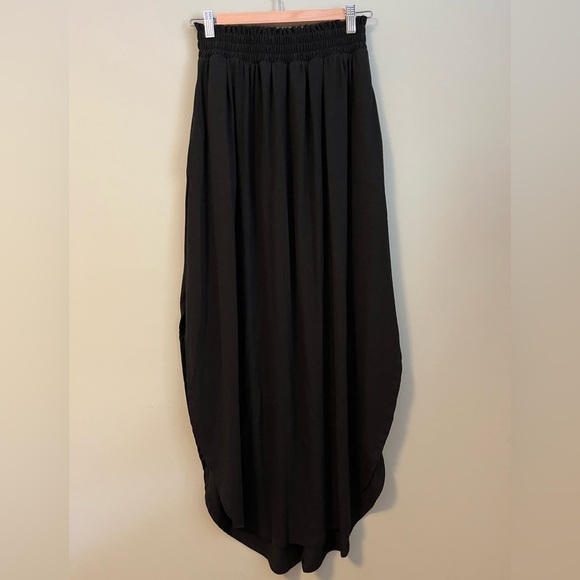 ZENANA Smocked Waist Curved Maxi Skirt with Pockets Size small Brand New - Picture 2 of 14